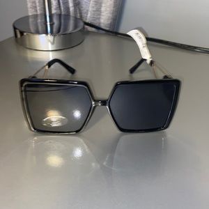 COPY - Oversized sunglasses🕶